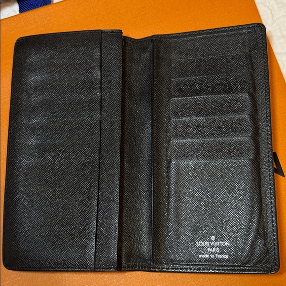 Louis Vuitton Taiga Brazza Black Bifold Wallet - Picture 2 of 9